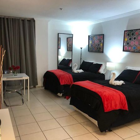 Casablanca On The Beach, Oceanfront Studio Miami Beach Bagian luar foto